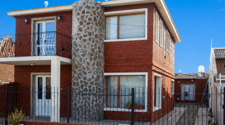 Casa 3 dormitorios con quincho.