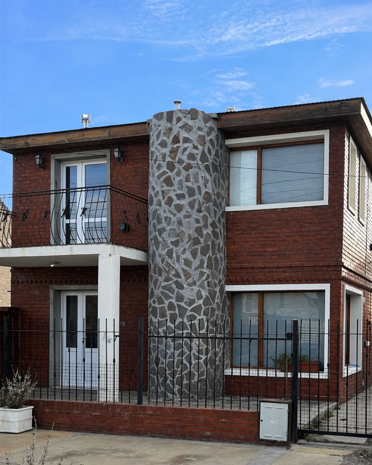 Casa 3 dormitorios con quincho.