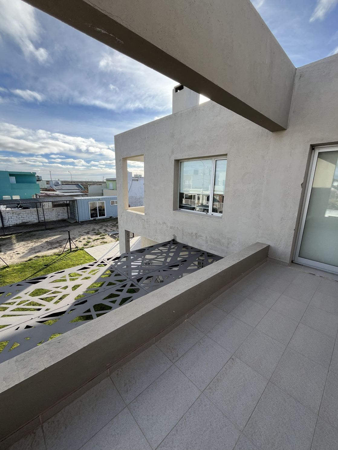 Casa 3 dorm en esquina 16