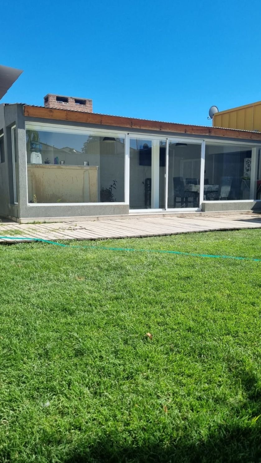 Casa de 4 dormitorios con quincho y patio. 17
