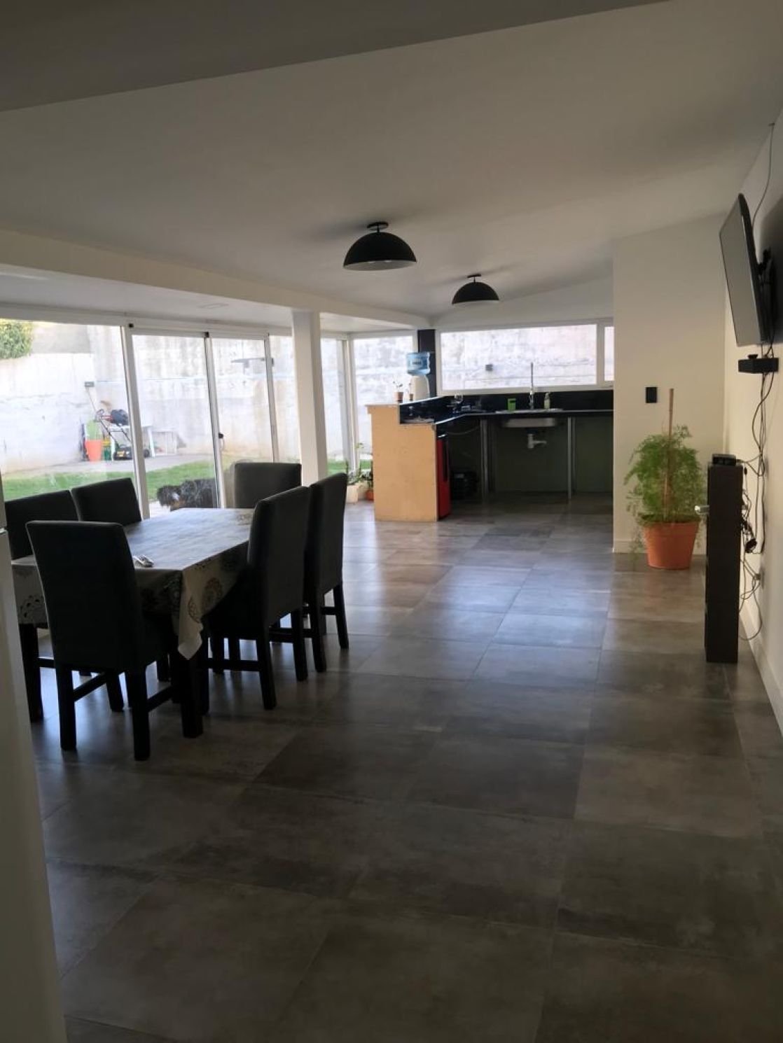 Casa de 4 dormitorios con quincho y patio. 5