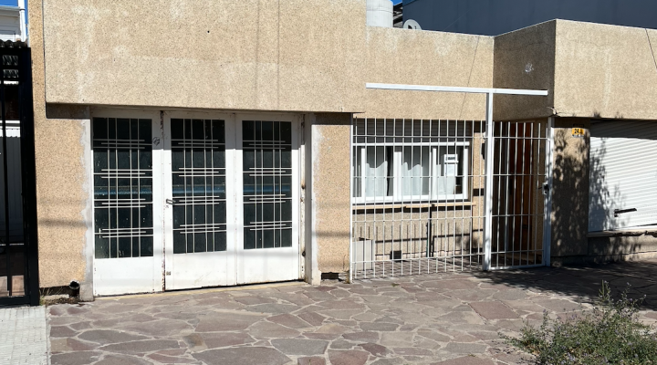 Casa semi céntrica 3 dormitorios