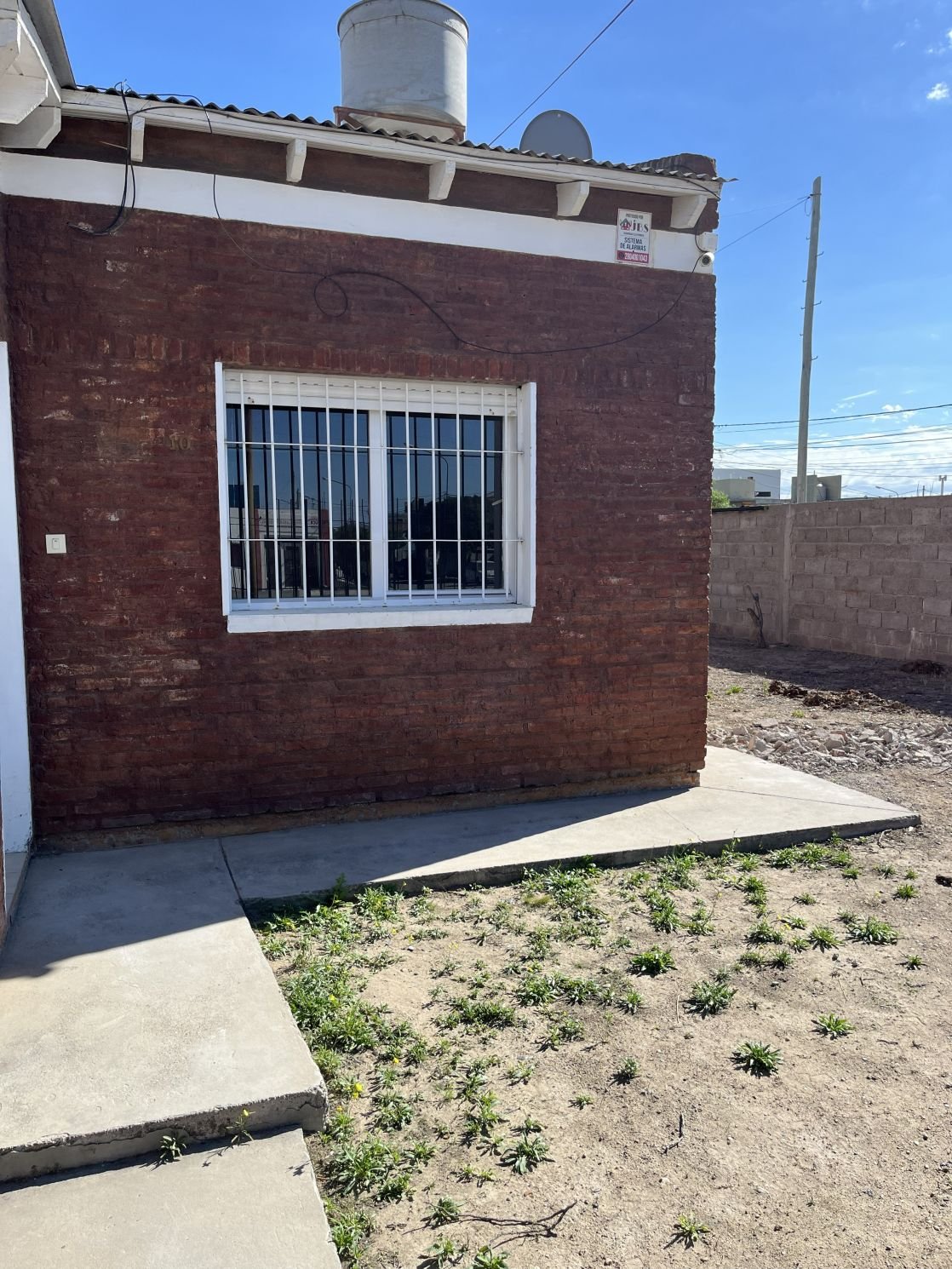  Casa de 2 dorm, en esquina. 12