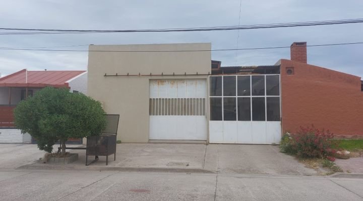Casa con Galpón en Playa Unión